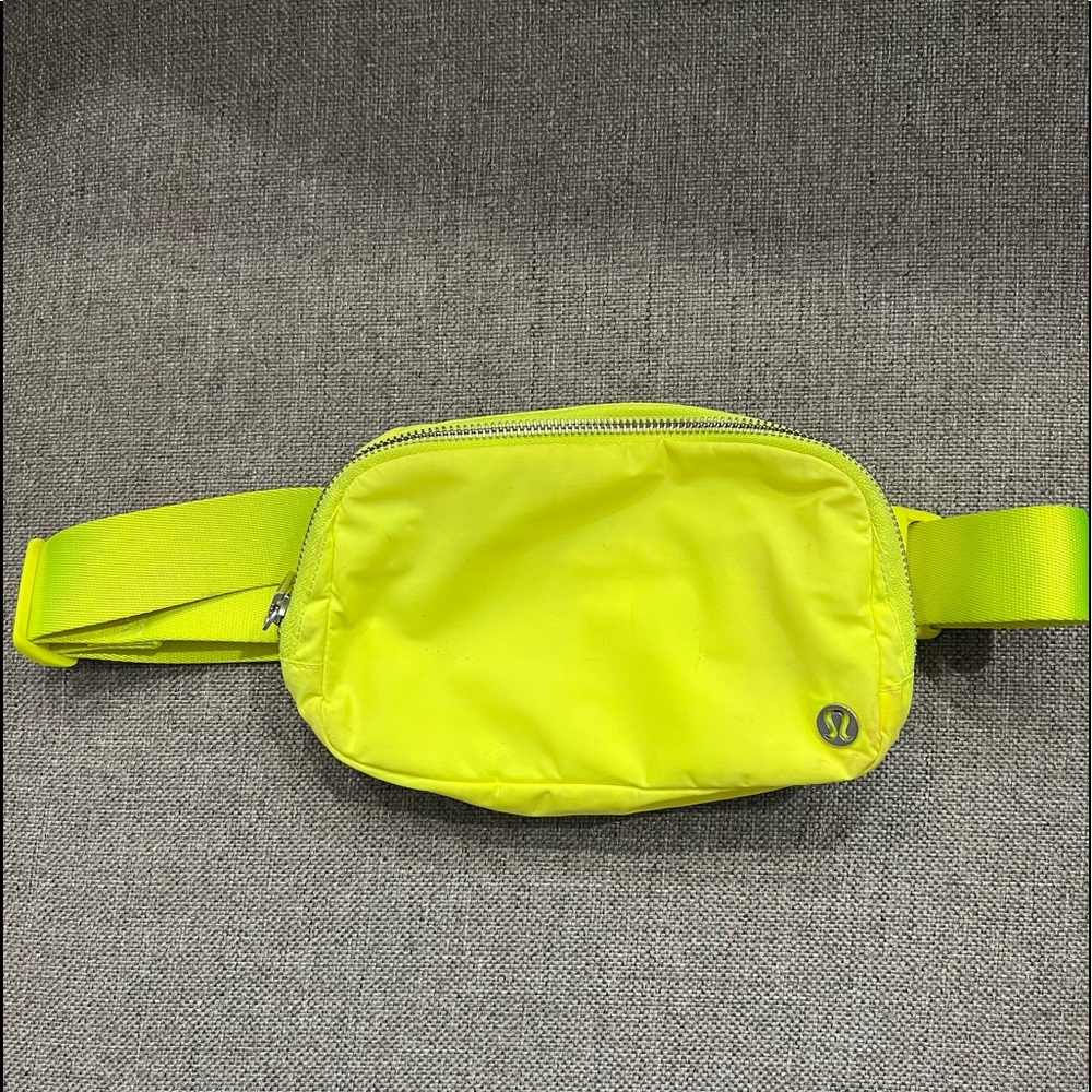 Lululemon Everywhere Belt Bag